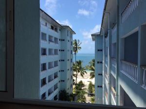 Gallery image of Stylish Beachfront Apartment Mombasa King Sized bed in Mombasa