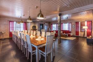 Posezení v ubytování Miekojärvi Resort