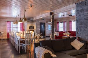 Posezení v ubytování Miekojärvi Resort