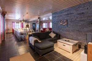 Posezení v ubytování Miekojärvi Resort