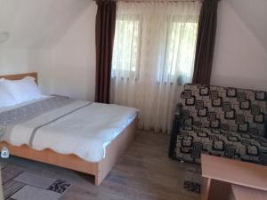 
Un pat sau paturi într-o cameră la Vidra Parc
