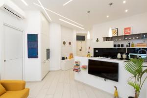 A kitchen or kitchenette at B & Bea