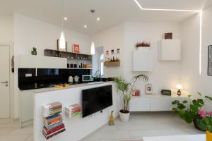 A kitchen or kitchenette at B & Bea