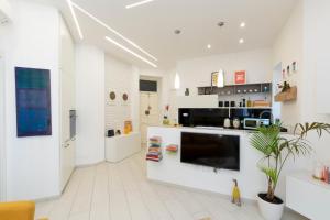 A kitchen or kitchenette at B & Bea