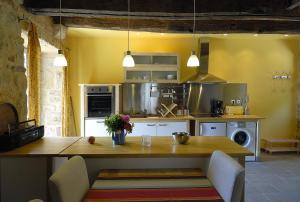 Cucina o angolo cottura di Gite de la Cascade