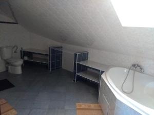 Phòng tắm tại Ubytovanie V Súkromi +10 ảnh