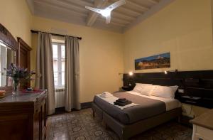 a bedroom with a bed and a desk in it at Tuscany Experience BnB in Foiano della Chiana