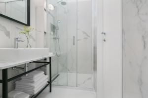 Kúpeľňa v ubytovaní Bumblebee Luxury Apartments