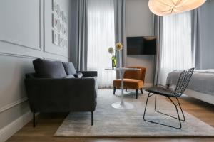 Posedenie v ubytovaní Bumblebee Luxury Apartments