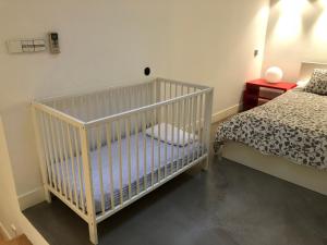 Postel nebo postele na pokoji v ubytování Loft en Las Arenas Getxo, junto puente colgante
