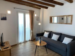 a living room with a blue couch and a table at APARTAMENTS IMPRO in Móra d'Ebre