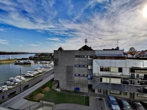 Výhled na řeku, která protéká v blízkosti apartmánu