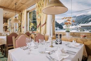 Un restaurant sau alt loc unde se poate mânca la Hotel Kirchlerhof