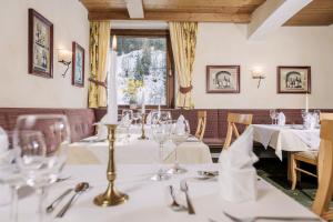 A restaurant or other place to eat at Hotel Kirchlerhof