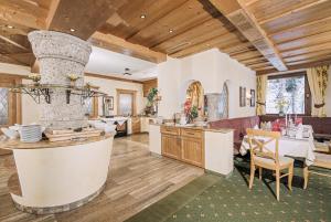A seating area at Hotel Kirchlerhof