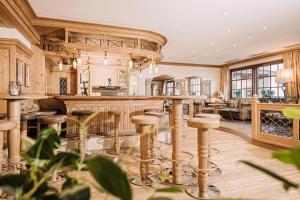 A kitchen or kitchenette at Hotel Kirchlerhof