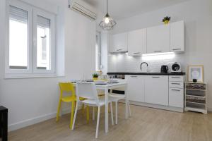 Kuchyňa alebo kuchynka v ubytovaní Idassa bridge apartments