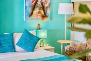 A bed or beds in a room at Hacienda Fisherman's Village Koh Samui