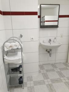 Koupelna v ubytování KM Apartment + 11 fotografií