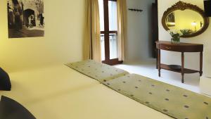 Postelja oz. postelje v sobi nastanitve Hotel Kalehan