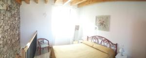 a bedroom with a bed and a window at La Petite Maison in Gargnano