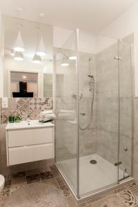 a bathroom with a shower and a sink at PIAM Apartamenty in Świeradów-Zdrój