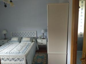 A bed or beds in a room at Casa Rural Maria Bargiela