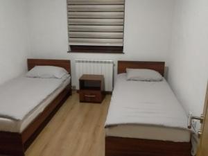 Кровать или кровати в номере Apartman XXL