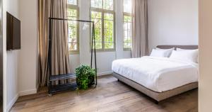 Een bed of bedden in een kamer bij Ruby