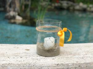 a glass jar filled with sand and a toy owl at Grand Hotel Il Ninfeo in Gaeta
