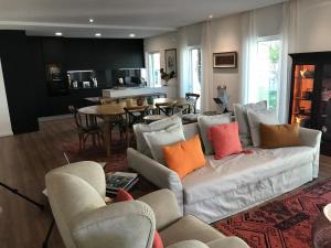 Majoituspaikan Estrela Luxury Apartment baari tai lounge-tila