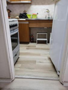 a kitchen with a white stove and a sink at Apto. Reñaca 193 - Viña del Mar in Viña del Mar