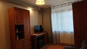 Telewizja i/lub zestaw kina domowego w obiekcie BASTÓWKA 2 Apartamenty
