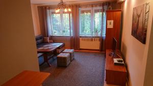 Telewizja i/lub zestaw kina domowego w obiekcie BASTÓWKA 2 Apartamenty