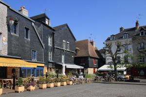 Zdjęcie z galerii obiektu LE ROMANTICA - Les Suites Romantiques Honfleur w mieście Honfleur