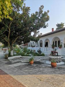 Κήπος έξω από το Apartment Korinos Mama Machi