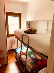 Ένα ή περισσότερα κρεβάτια σε δωμάτιο στο Walking distance from chairlift and center-60 sq m Wi-Fi Casa Lucia