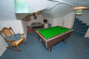 Billardbord på Buttercup Cottage + 1 billede