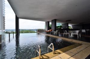 Hồ bơi trong/gần Baby & kids friendly, JB CIQ, Romantic Duplex