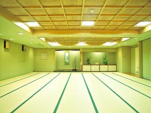 Bazén v ubytování Yuzawa Hotel nebo v jeho okolí