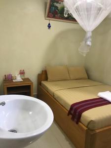 Manel Guesthouse and Restaurant客房内的一张或多张床位