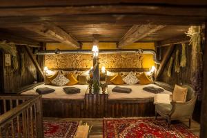 Postel nebo postele na pokoji v ubytování Hotel Wellness Goldenes Fass Meißen