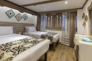 Ein Bett oder Betten in einem Zimmer der Unterkunft SUNRISE Mahrousa Cruise