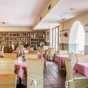 Reštaurácia alebo iné gastronomické zariadenie v ubytovaní Motorest Eso