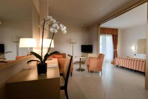 Telewizja i/lub zestaw kina domowego w obiekcie Hotel Continental Wellness & Spa