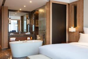 Katil atau katil-katil dalam bilik di Pullman Changbaishan Resort