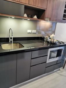 Kuchyň nebo kuchyňský kout v ubytování Mae Pim Dream Condo