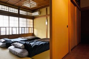 Postel nebo postele na pokoji v ubytování Yuzan apartment Sanjo