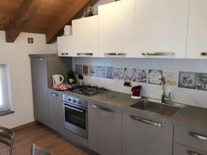 Η κουζίνα ή μικρή κουζίνα στο Angeli Dolomiti House +38 φωτογραφίες