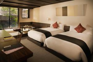 เตียงในห้องที่ THE JUNEI HOTEL Kyoto Imperial Palace West